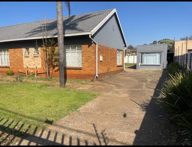 7 BEDROOM HOUSE FOR SALE IN RHODESFIELD